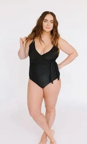 Olivia + Ocean Mom Bod Faux Wrap One Piece Swimsuit Size Large Onyx Black