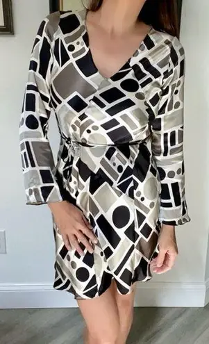 POLECI🍒SZ 4🍒100% SILK BLACK AND WHITE PRINTED WRAP DRESS TASSELED WAIST TIE🍒