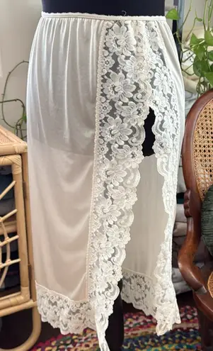 Vintage 70s Henson Kickernick Ivory Lace Trim High Slit Elastic Waist Half Slip Size undefined