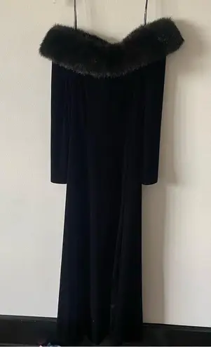 Vintage 80s Cachet Off Shoulder Faux Fur Velvet Floor Length Long Sleeve Gown Size 8