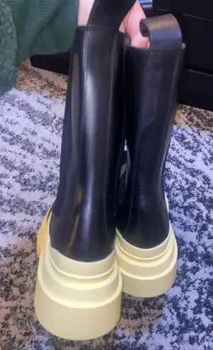 Bottega Veneta Tire Chelsea Boots Yellow size 38.5