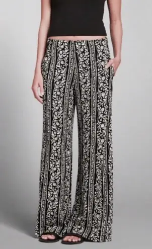 Abercrombie & Fitch  Bohemian Floral Pattern Flare Leg - 0 thumbnail 1