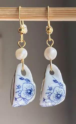 Handmade porcelain tea cup & freshwater pearls unique fun fairy antique style dangle earrings🫖🍃🌀