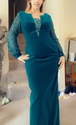 Handmade emerald Velvet Gown with Lace Sleeves Green Size M