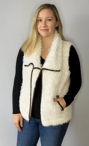 Melrose and Market Sherpa Plush Faux Fur Sleeveless Vest White Small