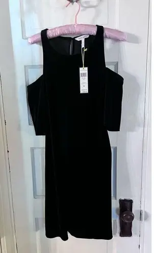 BCBGeneration  BLACK VELOUR COLD SHOULDER DRESS SIZE SMALL NEW