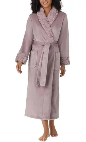 NWT Carol Hickman Women's dusty purple Robe size M. Super warm and fuzzy! Size M