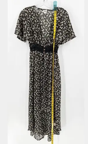 Dizzire Black Floral Short Sleeve V