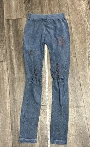 NIKIBIKI Women's blue distressed leggings