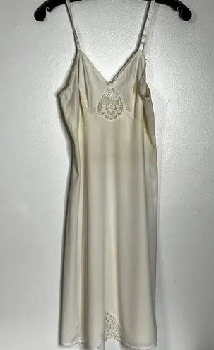 Vanity Fair Vintage 1970s Slip with Lace Women’s Size 32