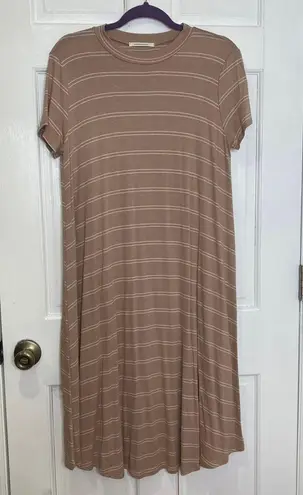 Boutique Intersection Beige/White Striped Short Sleeve T-Shirt Dress Size Small