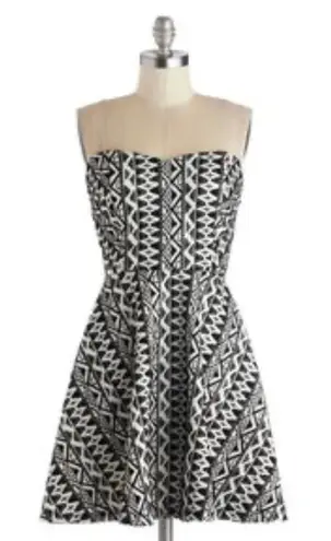 Coveted Clothing Coveted Clothing Black White Strapless Mini Dress Geometric Print Size Small