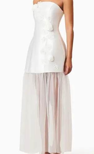 Elliatt Elegant White Strapless Dress