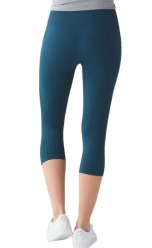 Lululemon  Size 4 Alberta Lake Teal Green Flow & Go Cropped Compression Leggings