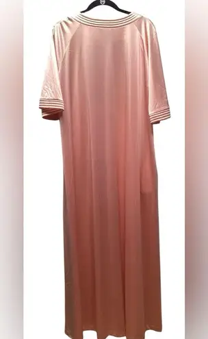 Vanity Fair Vintage zip up robe from . Size Medium