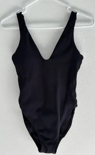 Becca One Piece Swimsuit Womens Medium Black Swim Resort Beach Coastal Travel - Image 1