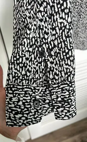 EXPRESS Business Casual Top White and Black Print