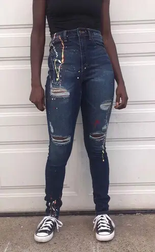 Aphrodite AP Blue By Paint Splatter Skinny Very Highwaisted Distressed Jeans
7