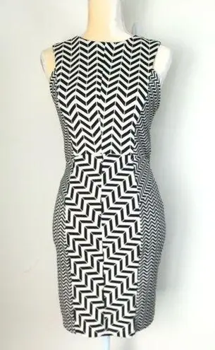 NIKIBIKI | Geometric Print Dress