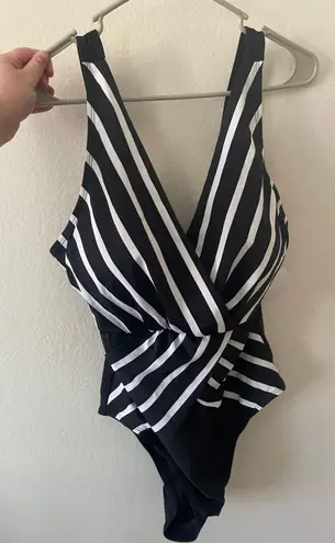 Meet.Curve Striped One Piece Swimsuit