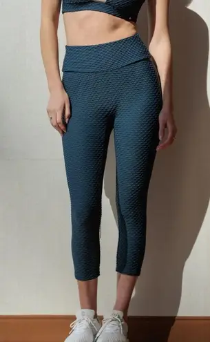 Booty By Brabants Croco Skin Seamless Cropped Leggings OS Fits all Teal Blue