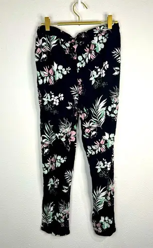 ๐ค Lascana Black Floral Pull