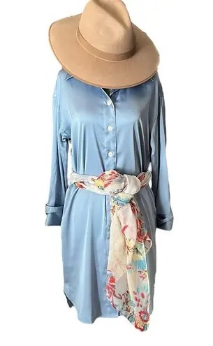 Banana Republic Satin Button