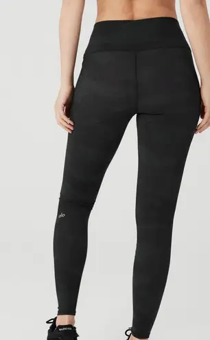 Alo Yoga  LEGGINGS - BLACK CAMO - SIZE MED