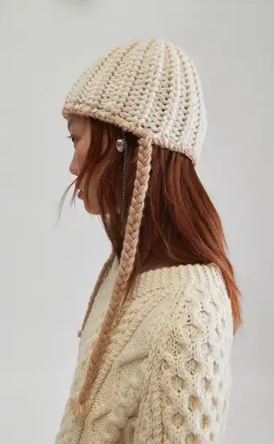 Urban Outfitters Luna Chunky Charm Beanie NWT - Ivory