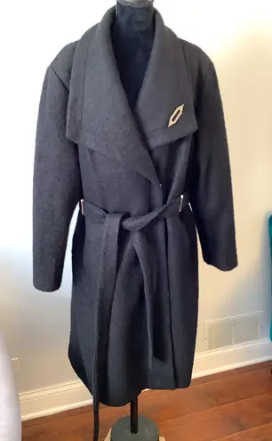 Ivanka Trump Elegant midi coat 🌷