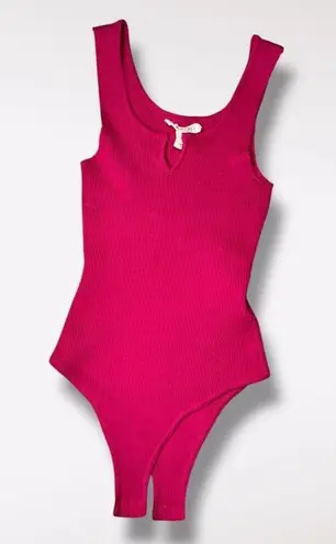 Happily Grey Ribbed Scoop V-Neck Neck Bodysuit Fuchsia Size Small