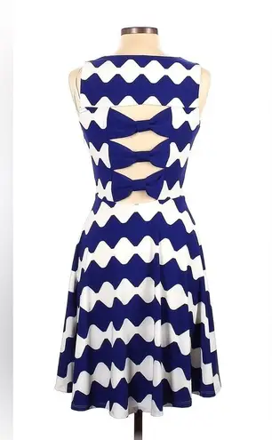 Maia Blue & White Chevron Wave Stripe Open Bow Back Modcloth Dress Coquette Girl Size 0