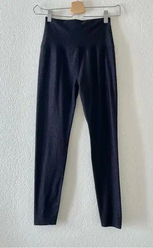 Beyond Yoga Caught in the Midi High Waist Leggings in Snake Jacquard