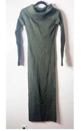 Petal and Pup Archie Off the Shoulder Long Sleeve Rib Maxi Sweater Dress medium