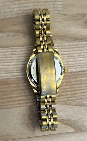 Citizen  Ladies Watch Vintage Gold Tone Bracelet White Dial Day Date Window