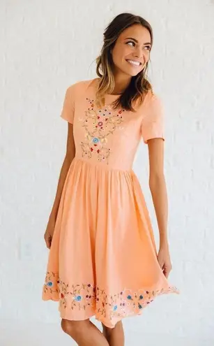 Clad & Cloth Dress Women’s XS Fit and Flare Embroidered Floral Peach Spring