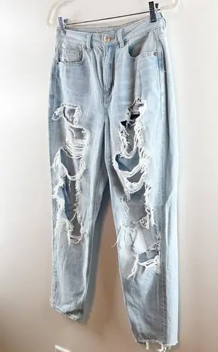 American Eagle  High Rise Distressed Mom Jeans Light Wash Denim 6