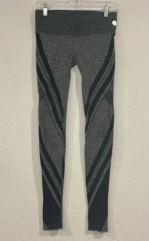 Pure Barre textured legging with angled lines M