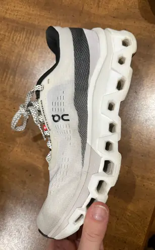 on cloud Running Shoes