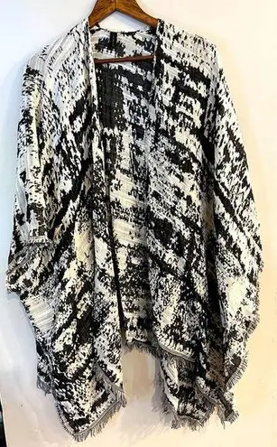 Lane Bryant  Women’s Black & White Open Front Fringe Poncho One Size