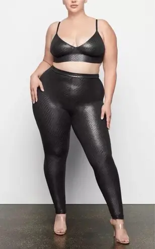 SKIMS Logo Mesh Foil Leggings in Onyx Foil Size S