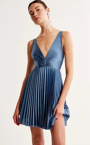 Abercrombie & Fitch The A&F Giselle Pleated Mini Dress in Blue - Small