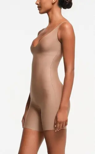 SKIMS body plunge mid thigh bodysuit in color sienna size small