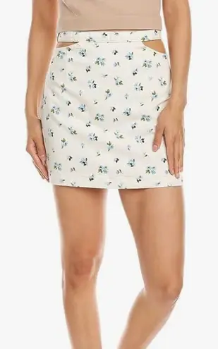 We Wore What Revolve Ivory Blue Floral Cut Out Belted Mini Denim Skirt Large NWT