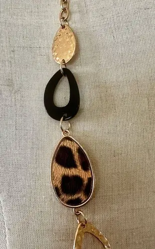 C 1946 gold tone long leopard black necklace