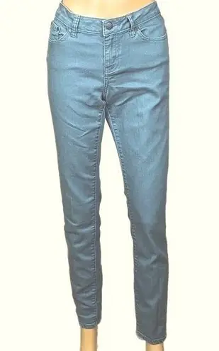 prAna “Kara” rolled hem performance jean in “Sterling Green”. Size 6/28. VGUC