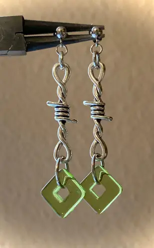 Handmade aesthetic fairy rock goth mix style spikes & Czech glass olive color beads dangle earrings🍃🌙🌳🫒ψ(`∇´)ψ