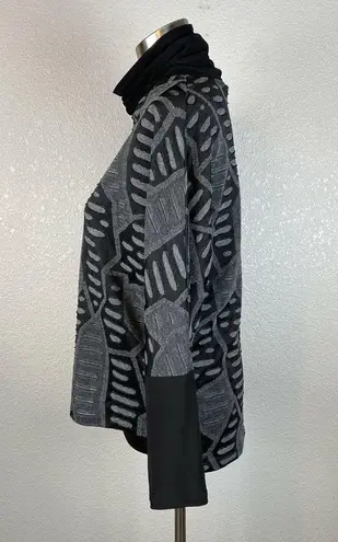 Frank Lyman Womens High Low Turtleneck Top 8 M Black Gray Geometric Long Sleeve