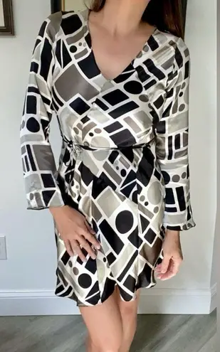 POLECI🍒SZ 4🍒100% SILK BLACK AND WHITE PRINTED WRAP DRESS TASSELED WAIST TIE🍒