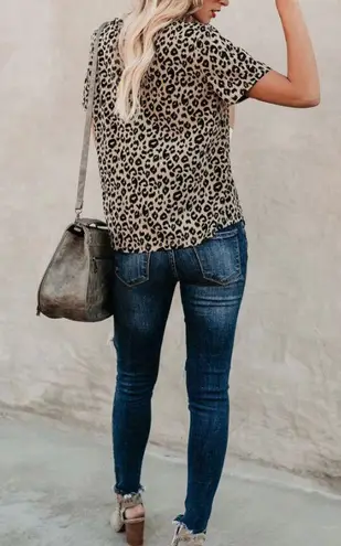 Blooming Jelly V-Neck Leopard Tee
